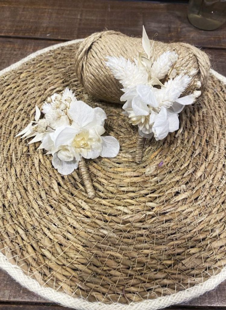 tocados para novias y boutenier para caballero
