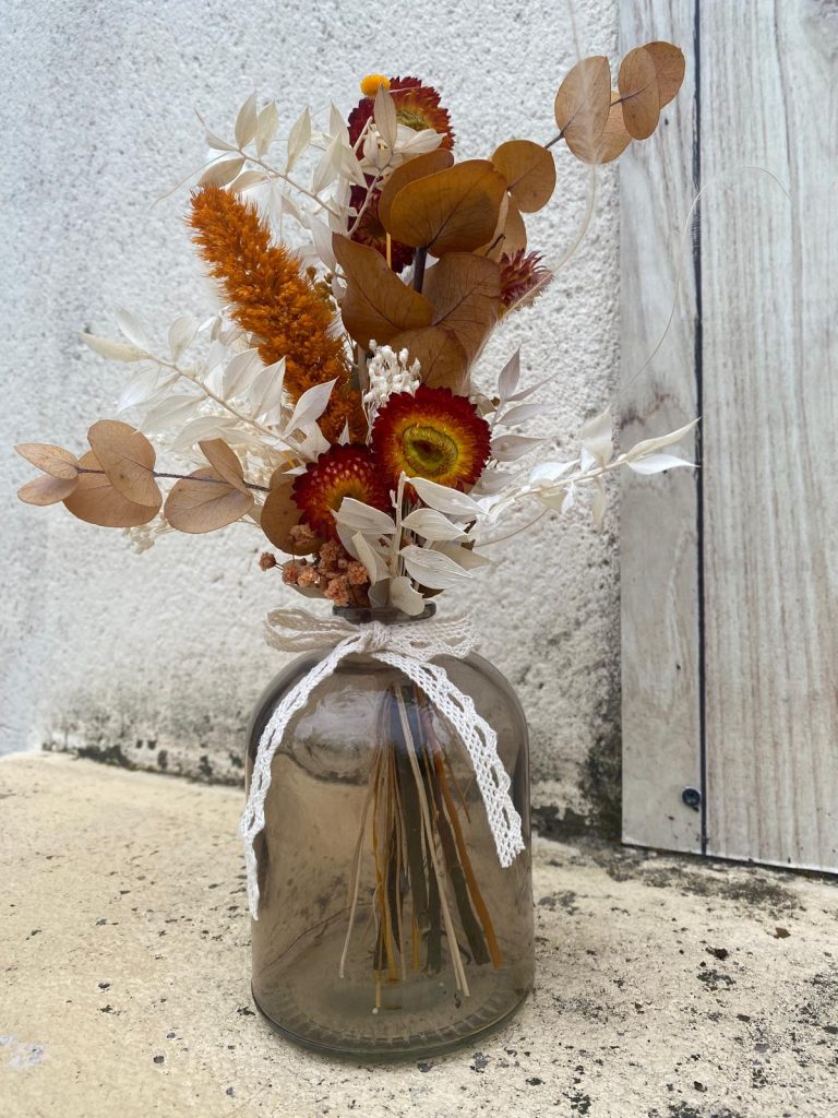 jarron de flor preservada, centro con flor preservada, decoración con flor preservada ramo de novia de flor preservada